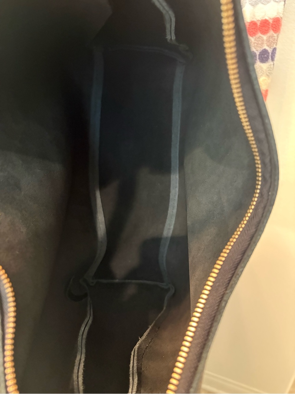 Portland Leather | Large Aspen + sidekick zip pouch | Black - Picture 11 of 17